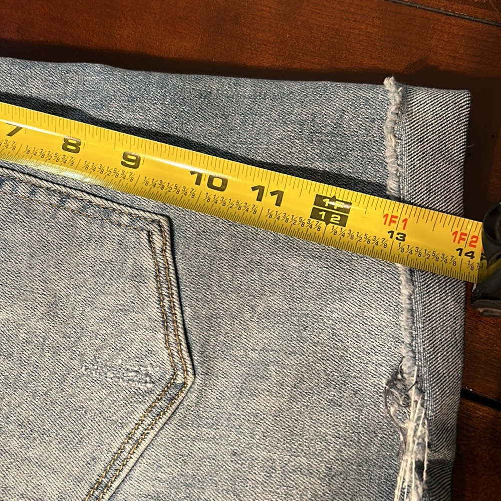 Windsor distressed denim shorts - Picture 10 of 11